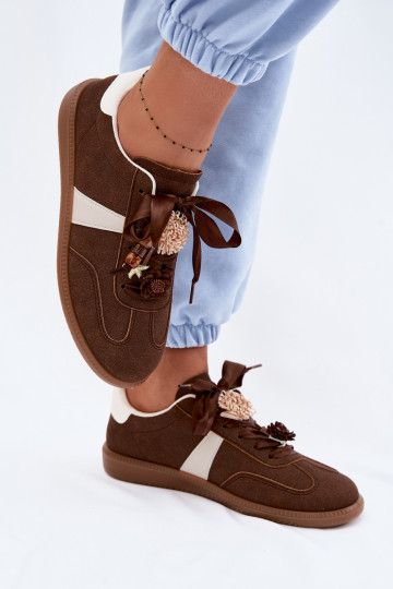 Zapatillas deportivas de mujer color marrón chocolate con bonitos detalles Lelora