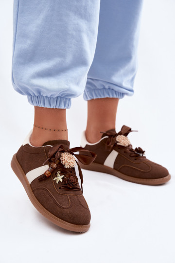 Zapatillas deportivas de mujer color marrón chocolate con bonitos detalles Lelora 2
