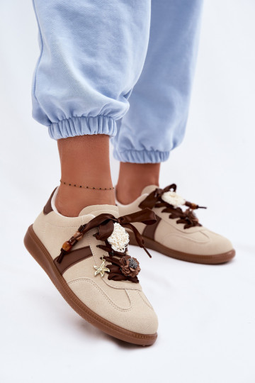 Zapatillas deportivas de mujer color arena con bonitos detalles Lelora 2