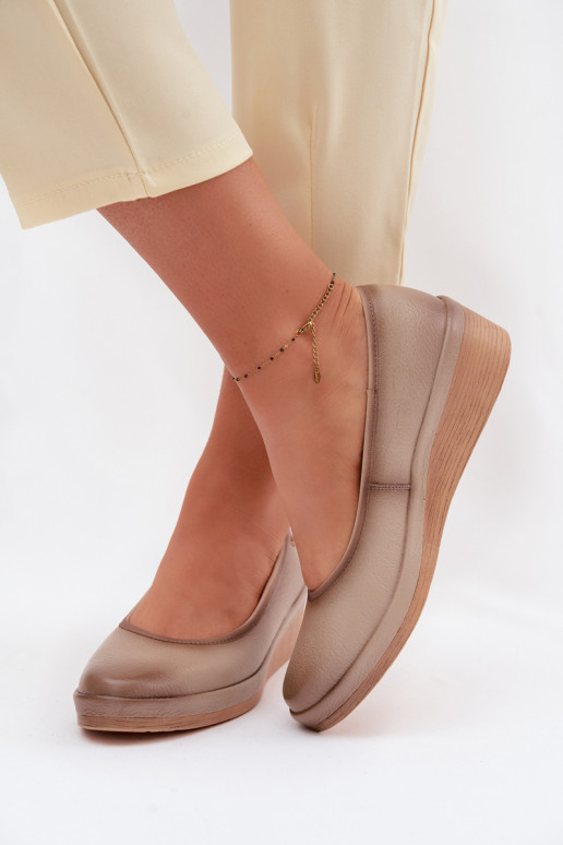 Piel zapatos Femenino con una plataforma Vinceza 39987 beige