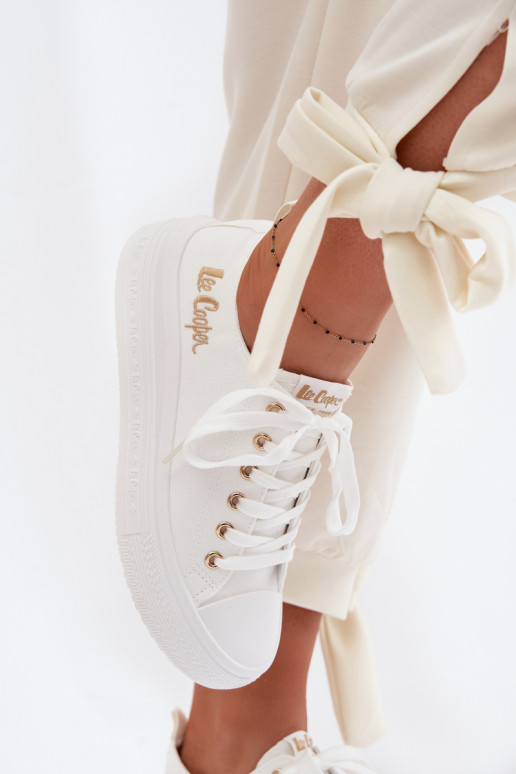 zapatos casuales con una plataforma Lee Cooper LCEN-26-44-4482 el color blanco