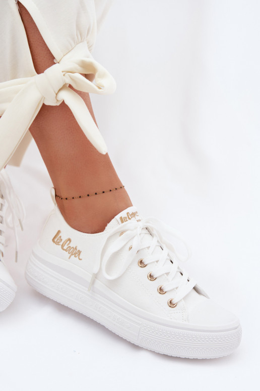 zapatos casuales con una plataforma Lee Cooper LCEN-26-44-4482 el color blanco