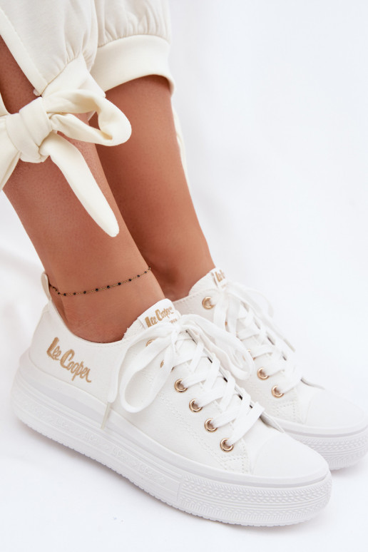 zapatos casuales con una plataforma Lee Cooper LCEN-26-44-4482 el color blanco