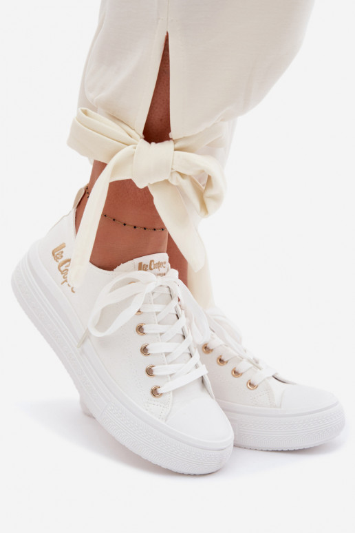 zapatos casuales con una plataforma Lee Cooper LCEN-26-44-4482 el color blanco
