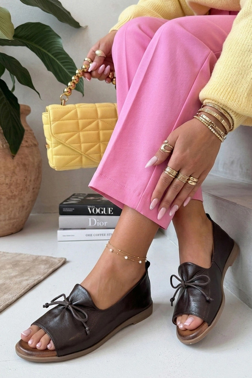 Bailarinas de cuero marrón con punta...