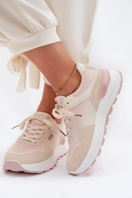 Zapatillas modelo zapatos. Femenino con una plataforma beige Lelmira