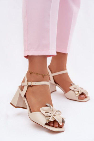 Sandalias de tacón para mujer con adornos florales Vinceza 20283 color arena 2
