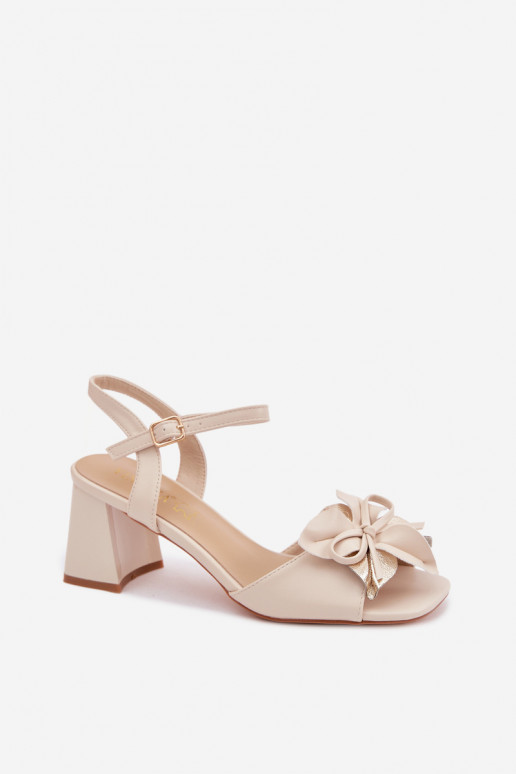 Sandalias de tacón alto para mujer. Con decoraciones Una flor Vinceza 20283 beige