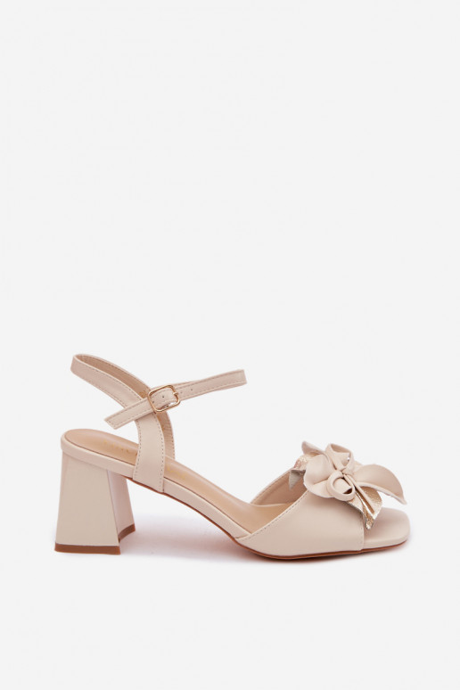 Sandalias de tacón alto para mujer. Con decoraciones Una flor Vinceza 20283 beige