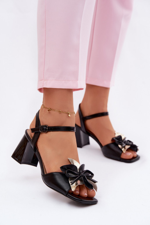 Sandalias de tacón alto para mujer. Con decoraciones Una flor Vinceza 20283 de color negro