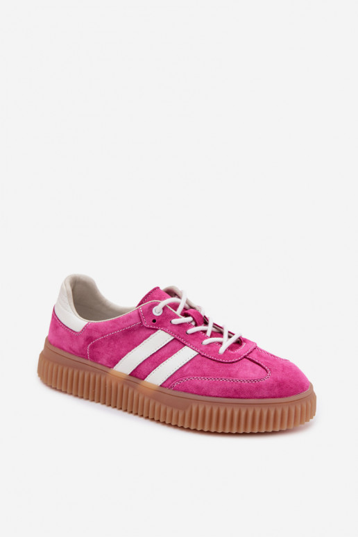 de gamuza Zapatillas modelo zapatos. Femenino con una plataforma color rosa Tiene querisae