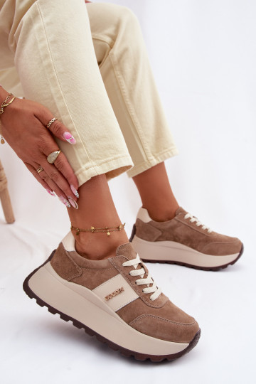 Zapatillas deportivas para mujeres con plataforma de ante natural color arena Rosinae