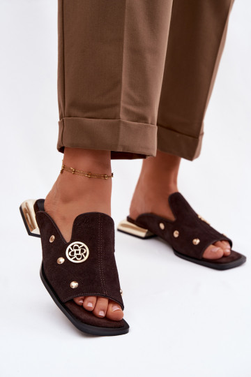 Zapatillas de ante con adornos dorados D&A CR61-3061 color chocolate 2