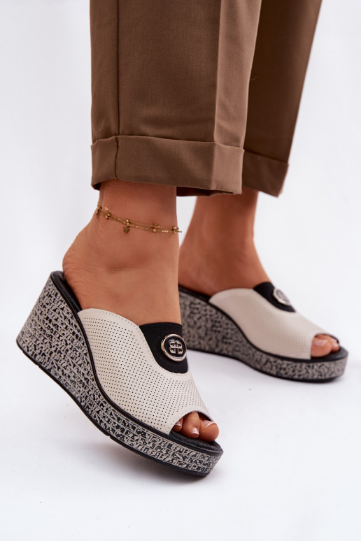 Zapatillas de cuero con una plataforma con adornos S.Barski LR61-7011 beige