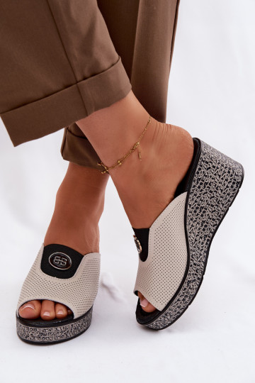 Zapatillas de cuero con una plataforma con adornos S.Barski LR61-7011 beige 2