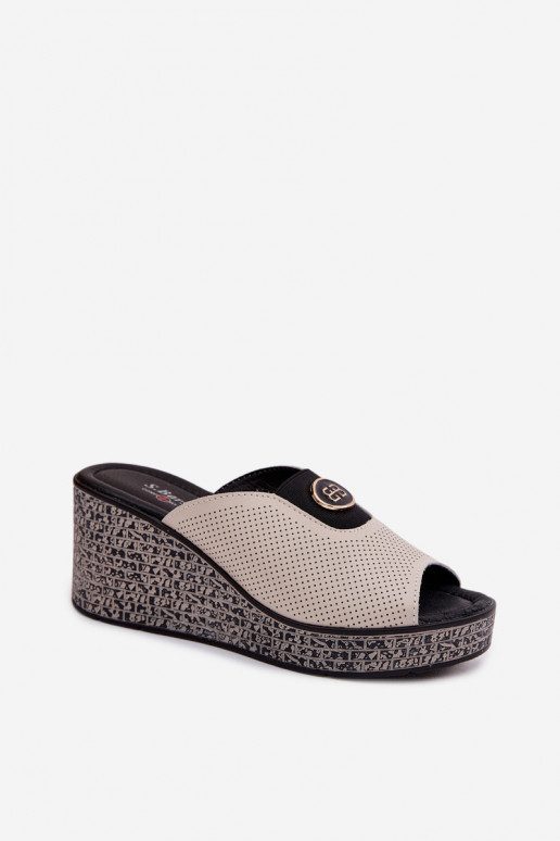 Zapatillas de cuero con una plataforma con adornos S.Barski LR61-7011 beige