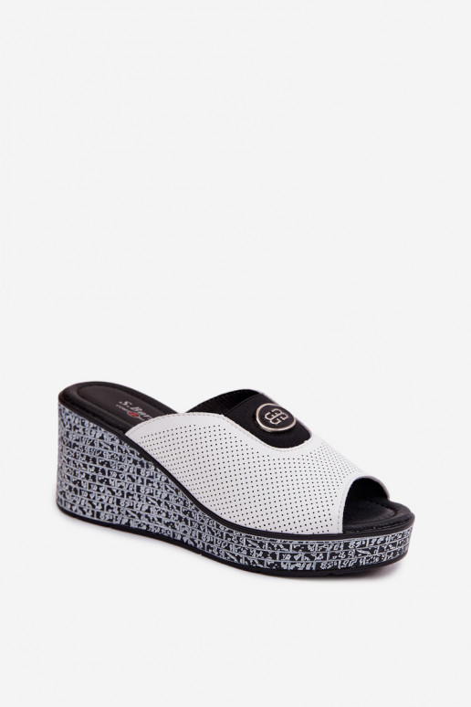 Zapatillas de cuero con una plataforma con adornos S.Barski LR61-7011 el color blanco