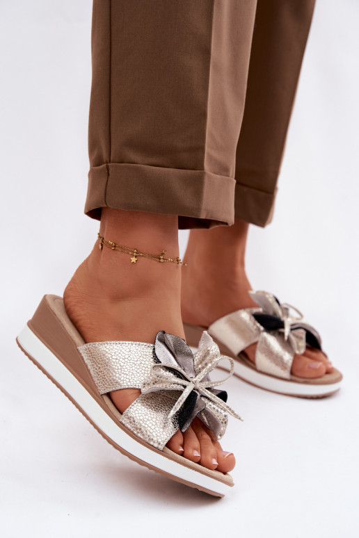 Zapatillas de cuero con una plataformaDekoracyjnym Una flor S.Barski GR61-5989 color dorado