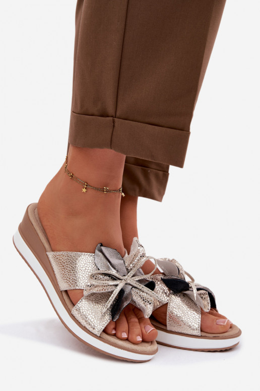 Zapatillas de cuero con una plataformaDekoracyjnym Una flor S.Barski GR61-5989 color dorado