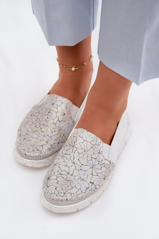 Botas de piel de mujer. Tiene queciejka 03512-70 Blanco-color plata