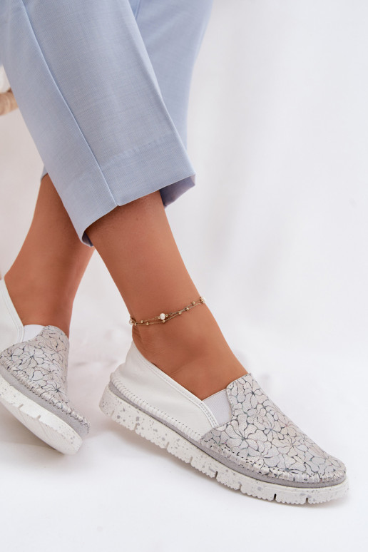 Botas de piel de mujer. Tiene queciejka 03512-70 Blanco-color plata