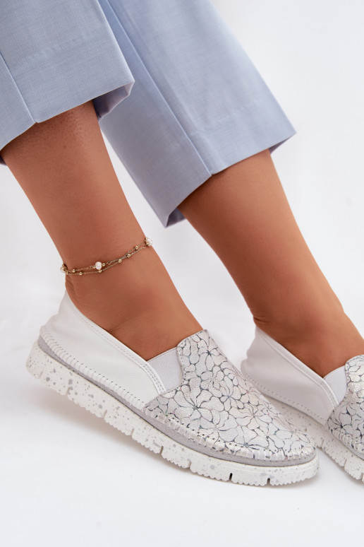 Botas de piel de mujer. Tiene queciejka 03512-70 Blanco-color plata