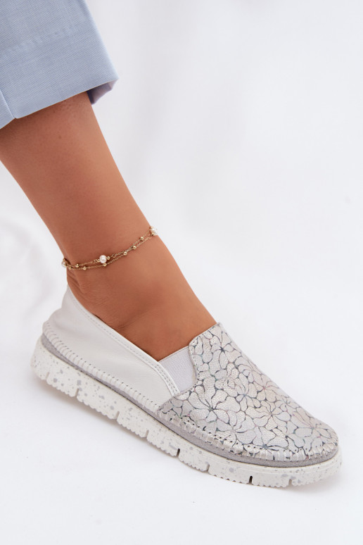 Botas de piel de mujer. Tiene queciejka 03512-70 Blanco-color plata