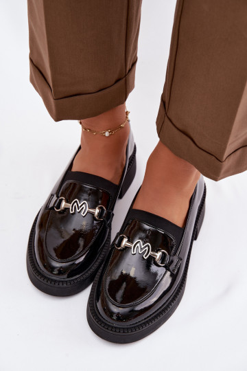 Mocasines de cuero charol para mujer con detalles decorativos Vinceza 39985 color negro
