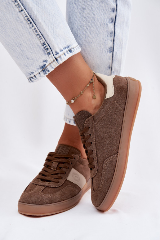 Zapatillas modelo zapatos. Femenino Big Star TT274116 color marrón