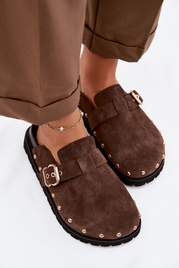 Chanclas de gamuza con plataforma, tachuelas y hebillas Big Star TT274952 color chocolate