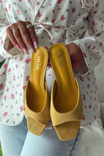 Zapatillas de mujer con tacón delgado amarillas Revina