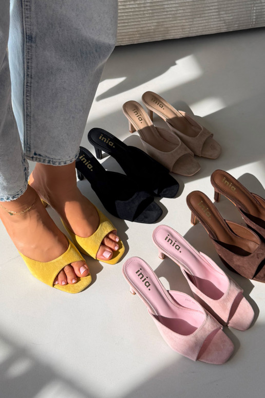 zapatillas de mujer Activado Smukłym Obcasie color amarillo Revina