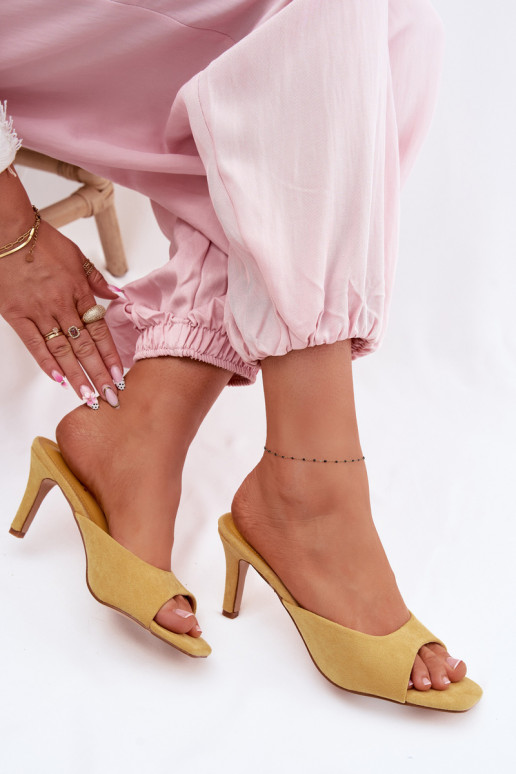 zapatillas de mujer Activado Smukłym Obcasie color amarillo Revina