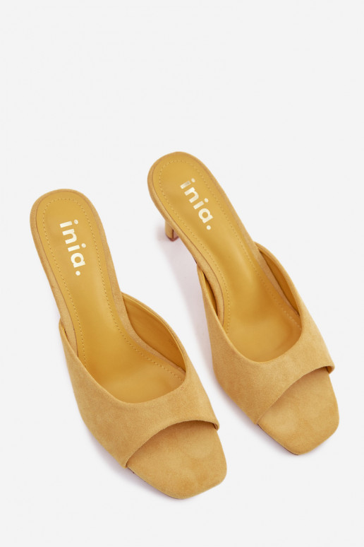 zapatillas de mujer Activado Smukłym Obcasie color amarillo Revina