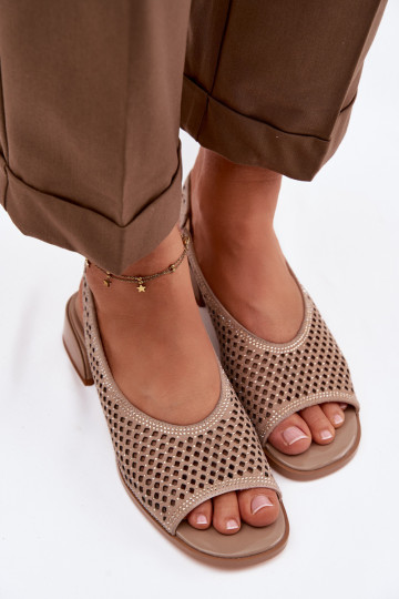 Sandalias de mujer decoradas con calados de ante Klocke D&A CR61-3131 color arena
