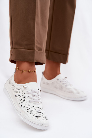 Zapatos de cuero para mujer con elementos calados S.Barski LR61-7083 color blanco