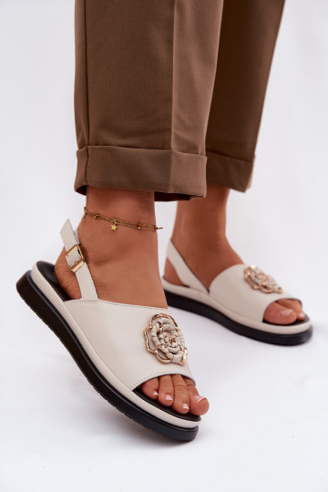 Sandalias para mujer con detalles ornamentales D&A GR61-5937 color arena 2
