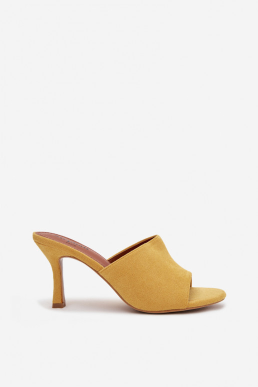 zapatillas de mujer con tacones finosde gamuza ecológicau color amarillo Isolia