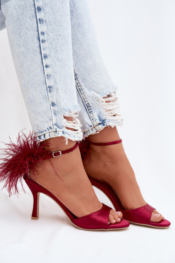 Sandalias burdeos con tacones finos y plumas Caelina 2