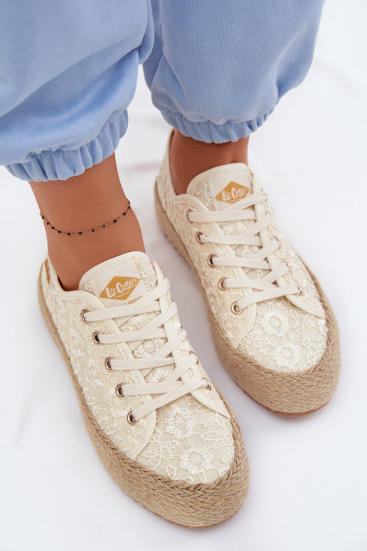 con motivos de encaje zapatos casuales alpargatas con una plataforma Lee Cooper LCEN-26-31-4328 beige