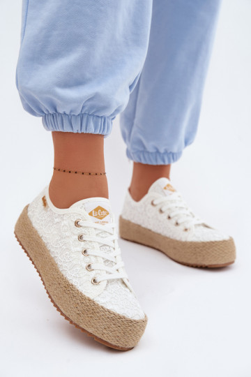 con motivos de encaje zapatos casuales alpargatas con una plataforma Lee Cooper LCEN-26-31-4326 el color blanco