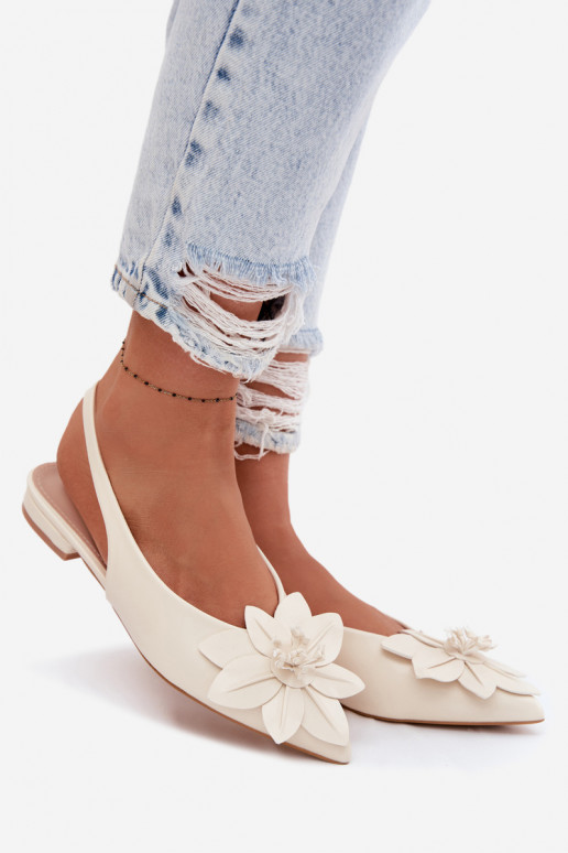 Sandalias de mujer con tacones anchosDekoracyjnym Una flor color marfil Telivette