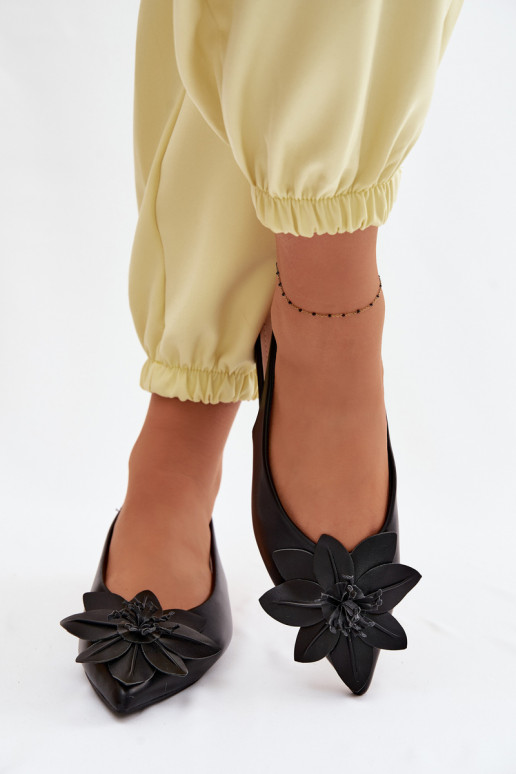 Sandalias de mujer con tacones anchosDekoracyjnym Una flor de color negro Telivette