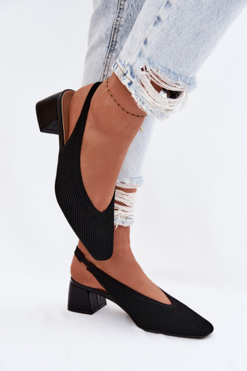  Sandalias de mujer con tacones de color negro Tiene quercelle