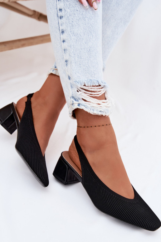  Sandalias de mujer con tacones de color negro Tiene quercelle