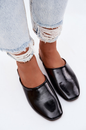 Chanclas negras de suela plana de cuero sintético para mujer Romelle
