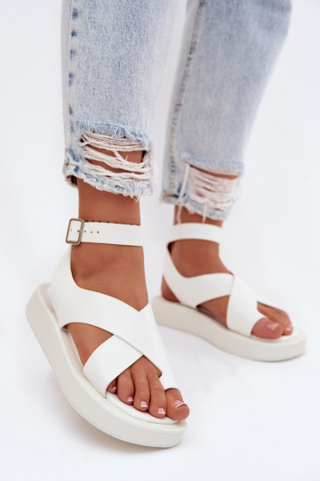 sandalias de cuero ecológico con una plataforma el color blanco Zella 2
