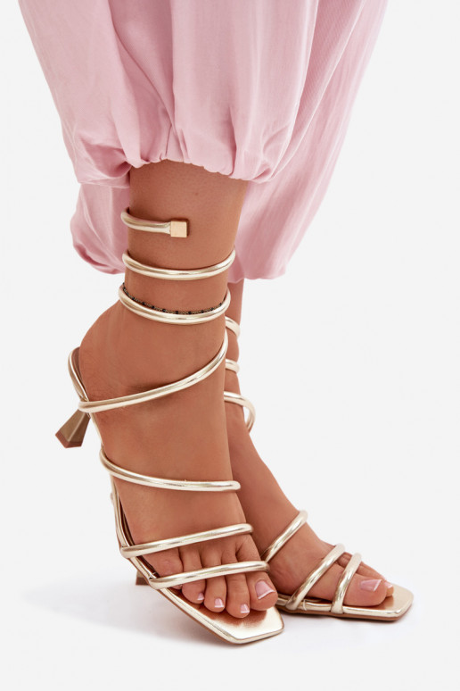 Sandalias de mujer con tacones con rayas color dorado Samara