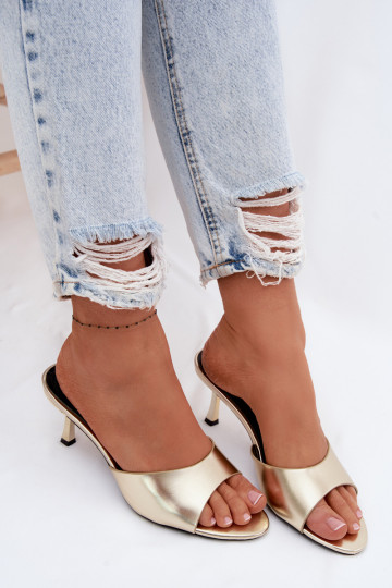 Zapatillas de piel sintética con tacones delgados color dorado Melissea