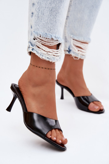 Zapatillas de piel sintética lacada con tacones delgados color negro Melissea 2